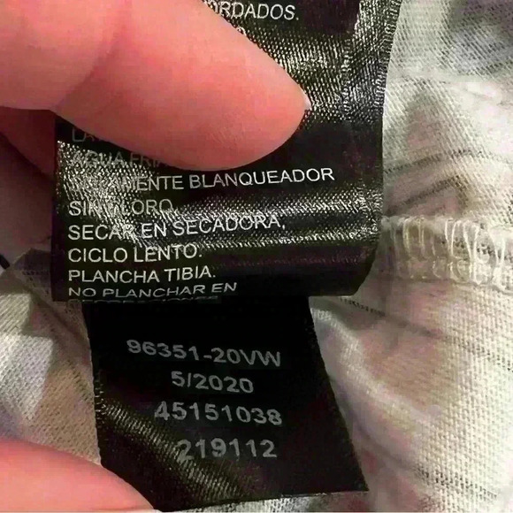 Women’s HARLEY DAVIDSON Allover print #1 logo short sleeve top- Size Large - Picture 9 of 9